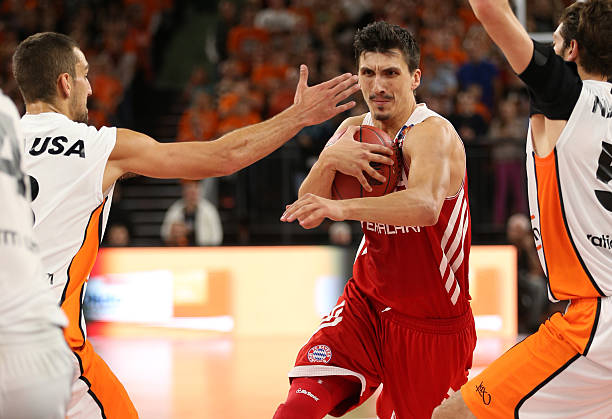 他运动员从 他运动员从